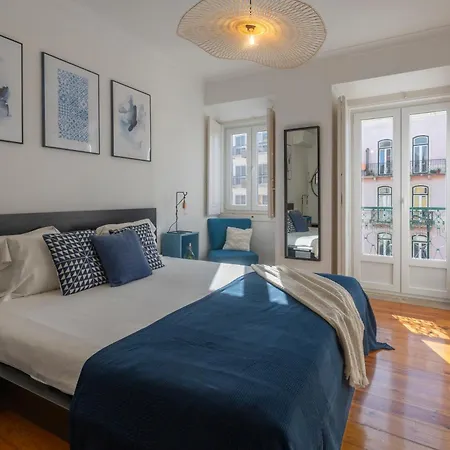Superb Overlooking Graca In Apartment Lisbon