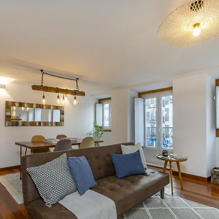 Apartment Superb Overlooking Graca In Lisbon