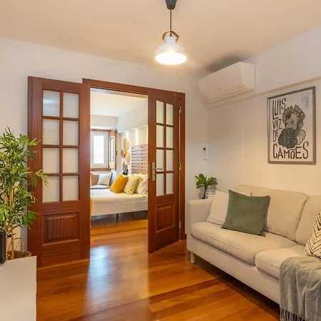 Apartment Superb Overlooking Graca In Lisbon