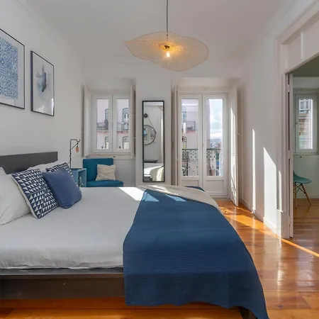 Apartment Superb Overlooking Graca In Lisbon