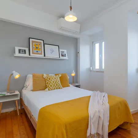 Superb Overlooking Graca In Lissabon